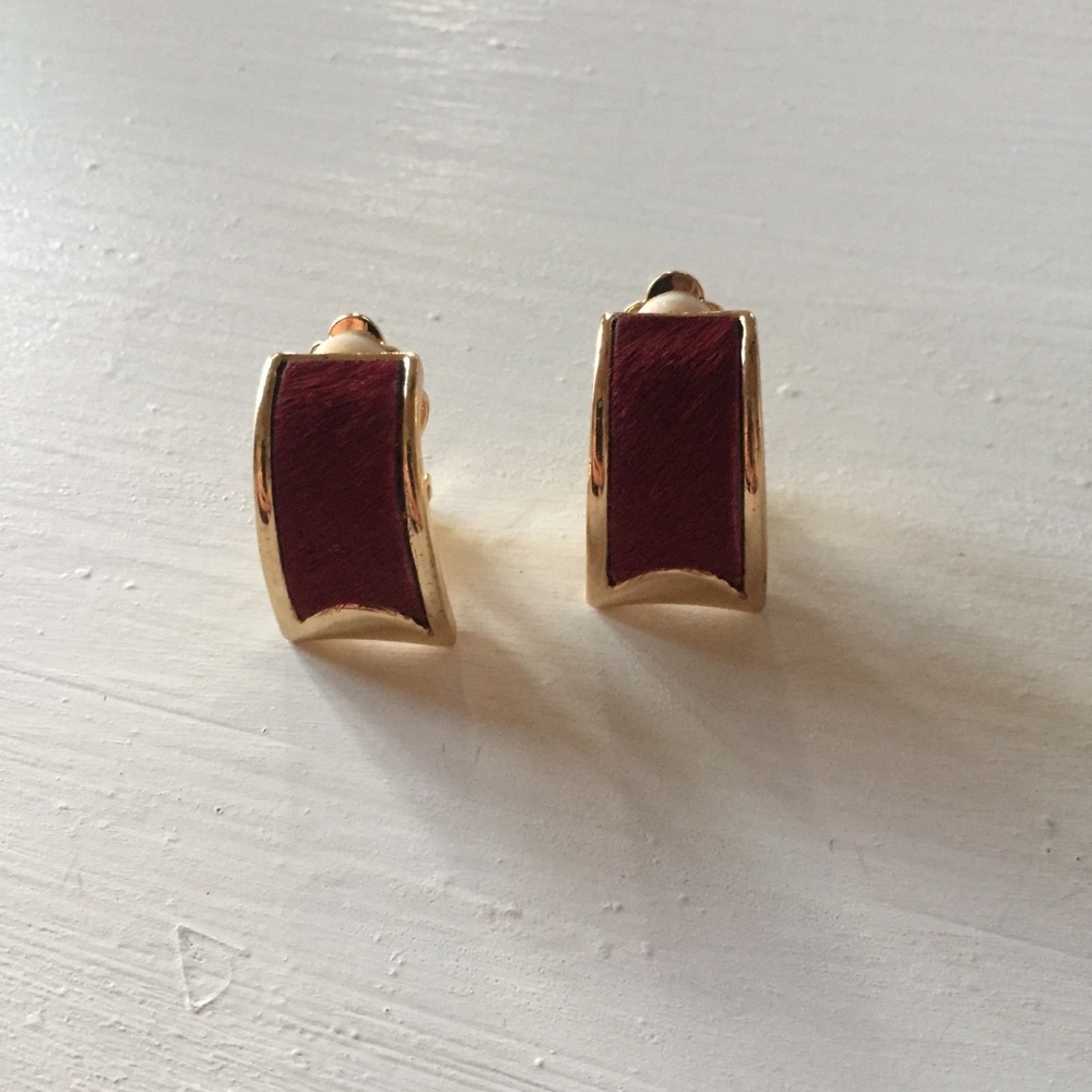 Earring with wine colored faux fur